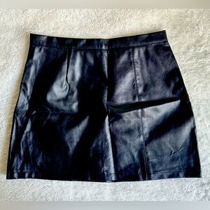 Women's 2X black faux leather high waist skirt